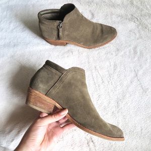 •SOLD• | Steve Madden Tobii Olive Green Suede Ankle Booties